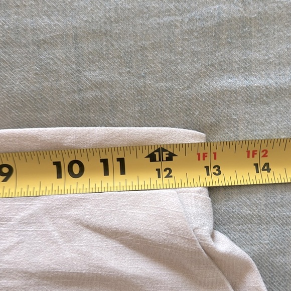 *Like New* Princess Polly High Waist Cream Shorts Sz 4 - Picture 4 of 7